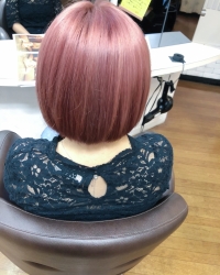 可愛いピンクのミニボブ