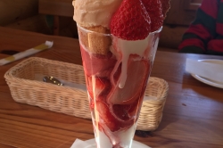 いちごパフェ