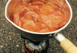 玉ねぎ染めで作るタペストリー