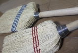 ホーキを、おしゃれに飾ろう