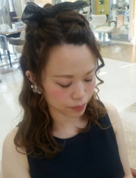 ポニーテールでヘアアレンジ♪